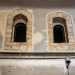 Lasciandoci la cappella sulla destra e, spostandoci sulla sinistra, notiamo in alto due antichi archetti in pietra, resti dei secolari edifici che compongono il fabbricato